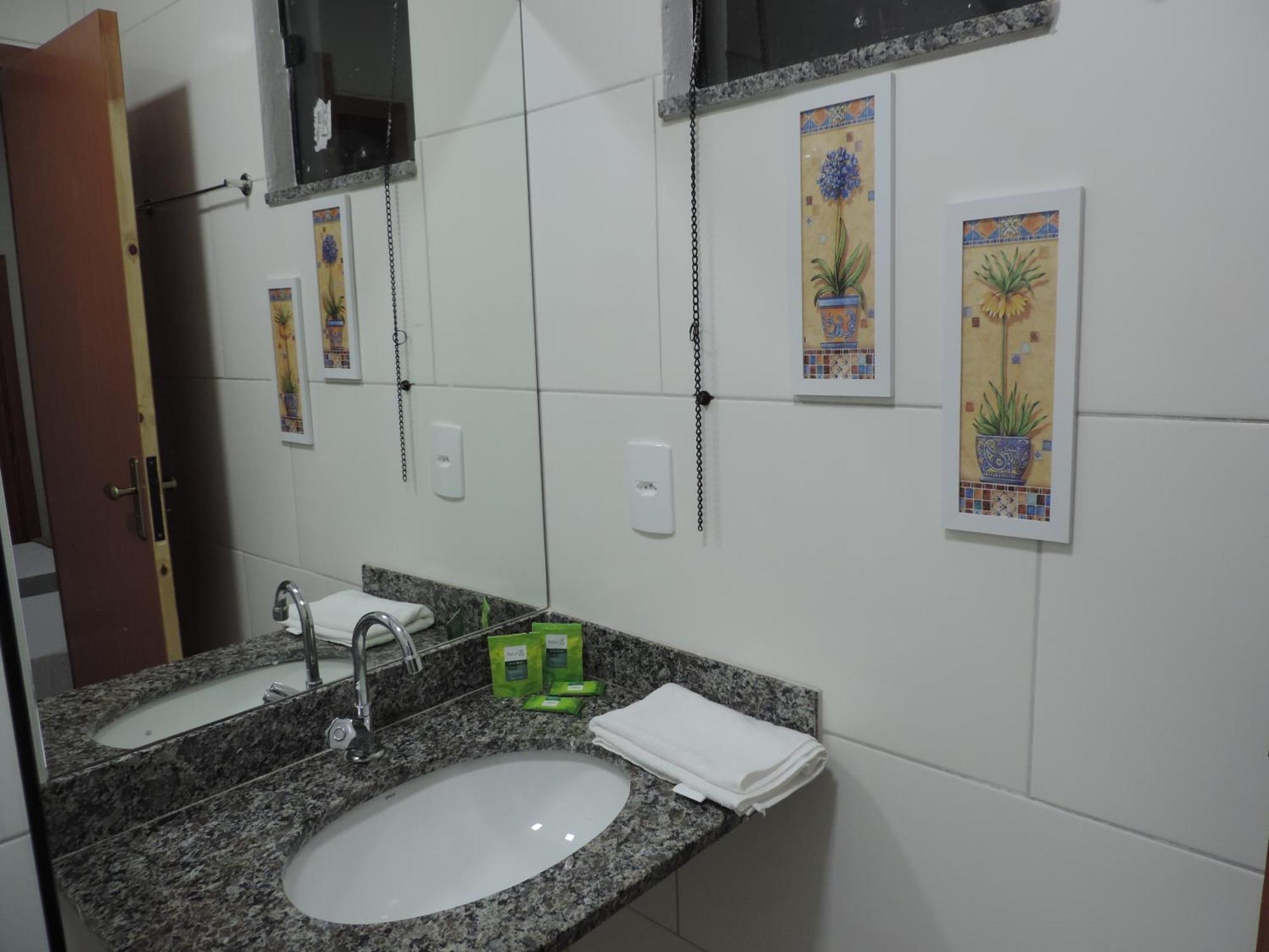 Sb Hospedaria Pousada Uberaba Esterno foto